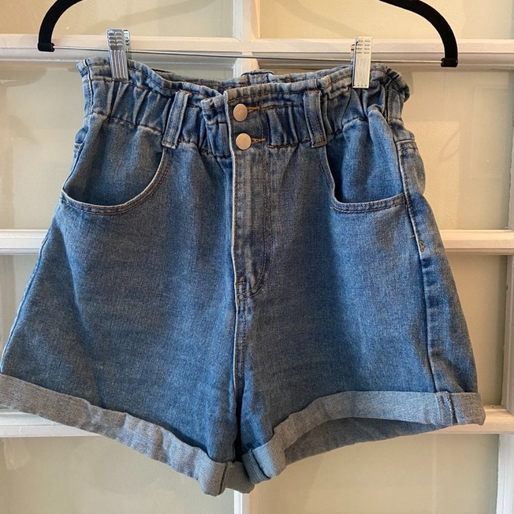 Forever 21 High Waisted Mom Jean Shorts (Medium)
